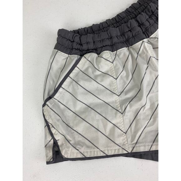 Women Lululemon Shake & Break stripe athletic performance running shorts 4 - Picture 5 of 5